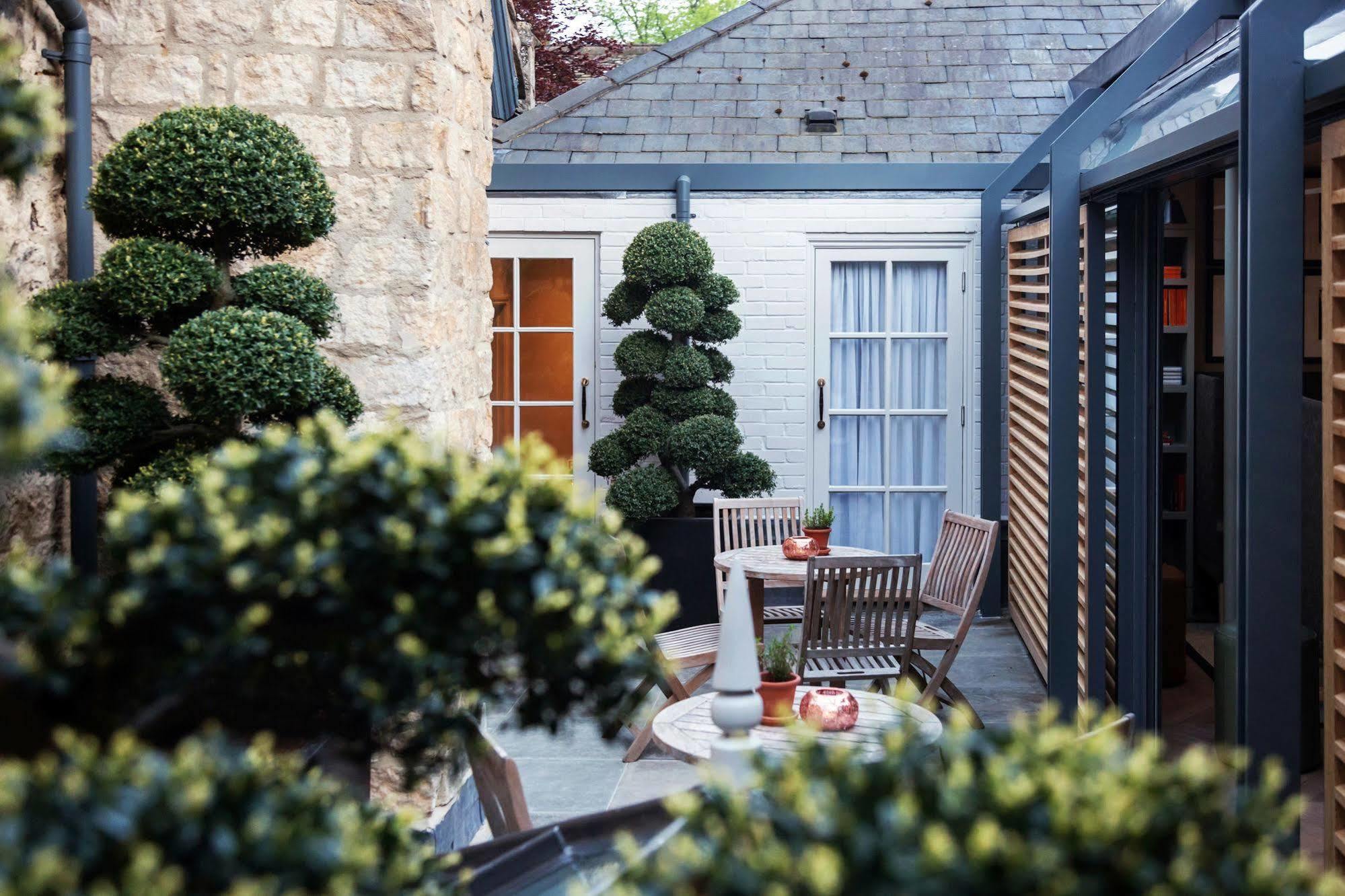 Old Parsonage Hotel Oxford Eksteriør billede The courtyard at the hotel