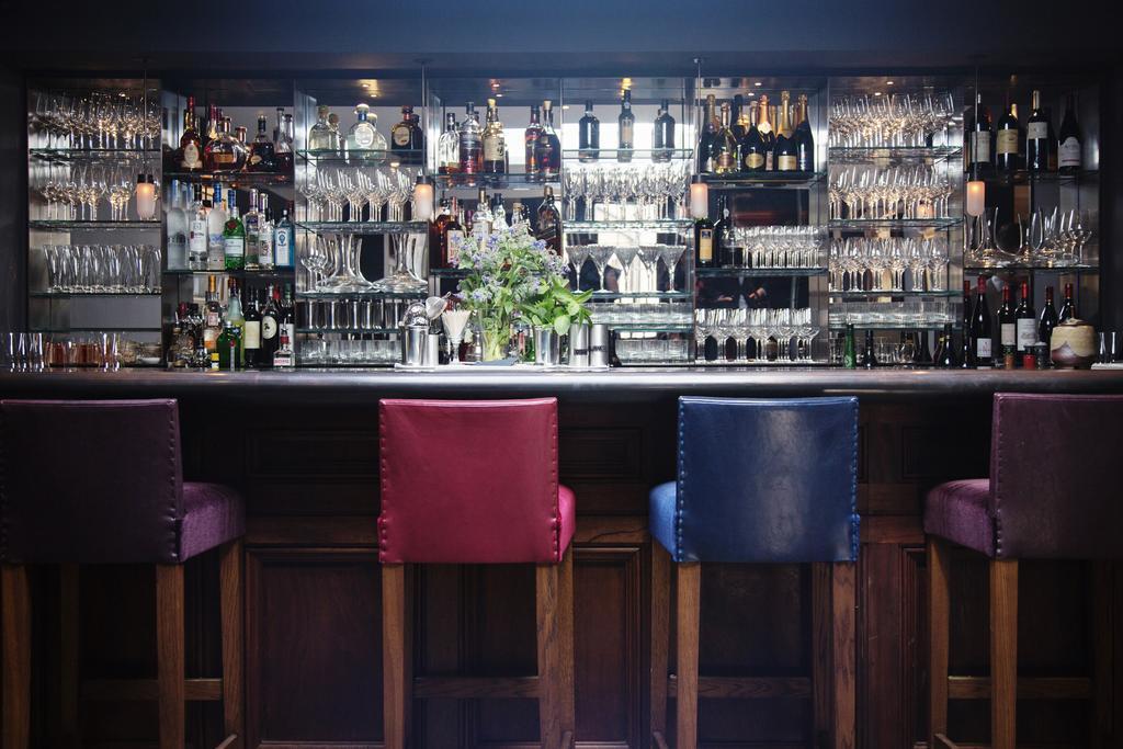 Old Parsonage Hotel Oxford Eksteriør billede The bar at the London Edition
