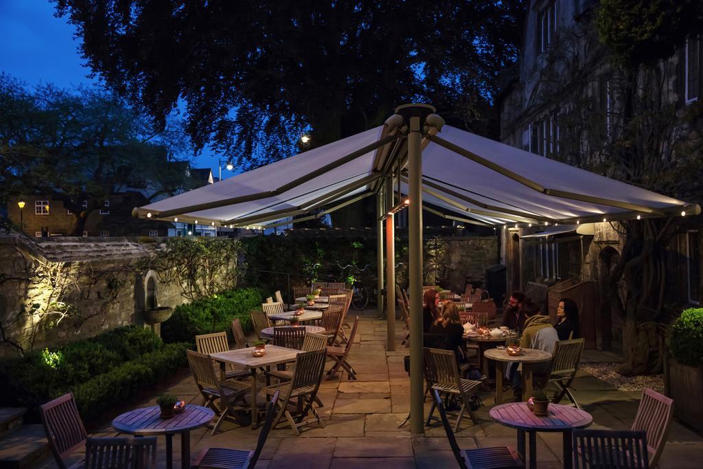 Old Parsonage Hotel Oxford Eksteriør billede The garden at the Eagle